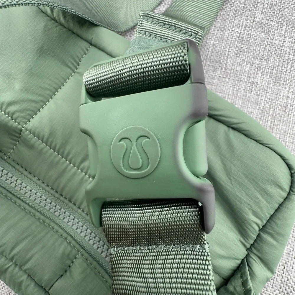 Lululemon Everywhere Belt Bag Green Quilted Puffer Crossbody Travel Running